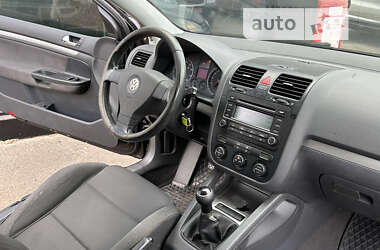 Хетчбек Volkswagen Golf 2004 в Харкові