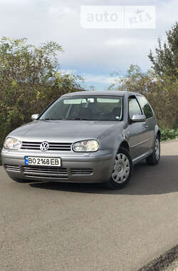 Хэтчбек Volkswagen Golf 2002 в Борщеве