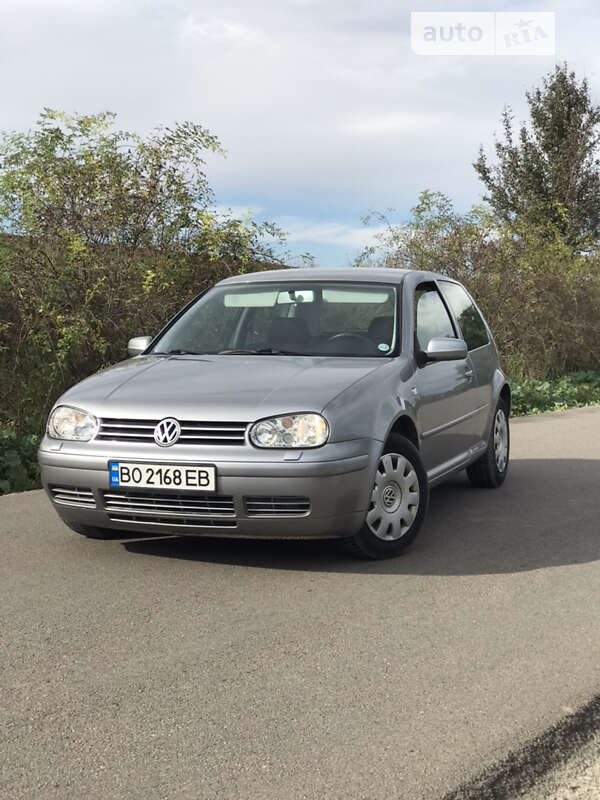 Хетчбек Volkswagen Golf 2002 в Борщеві