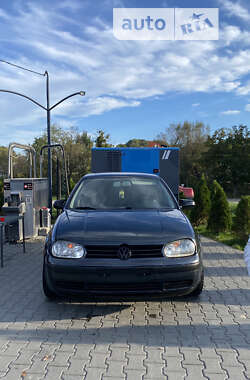 Хэтчбек Volkswagen Golf 2002 в Черновцах