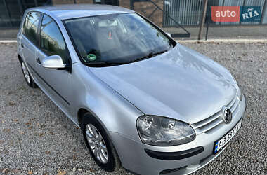 Хетчбек Volkswagen Golf 2004 в Вінниці