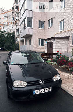 Хэтчбек Volkswagen Golf 2001 в Миргороде