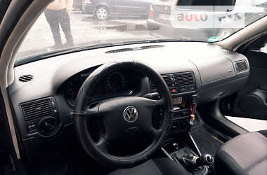 Хэтчбек Volkswagen Golf 2001 в Миргороде