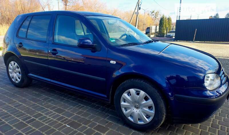 Хэтчбек Volkswagen Golf 2001 в Звягеле