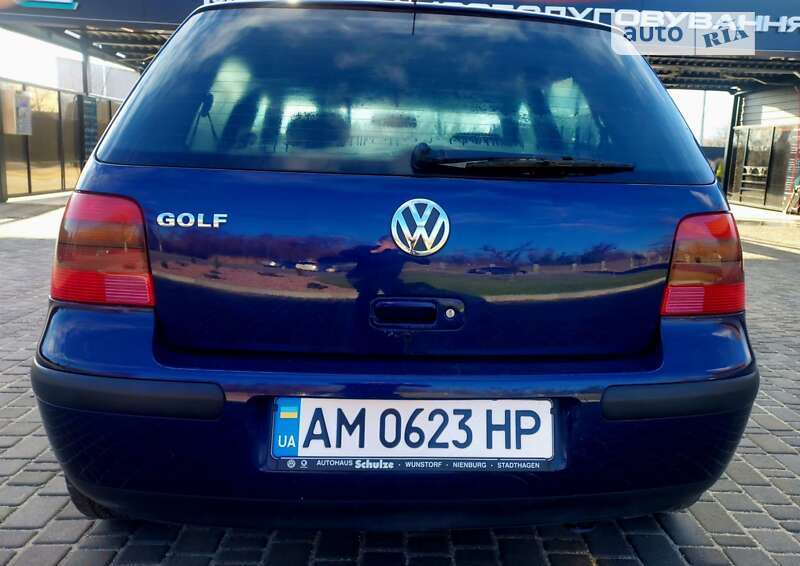Хэтчбек Volkswagen Golf 2001 в Звягеле