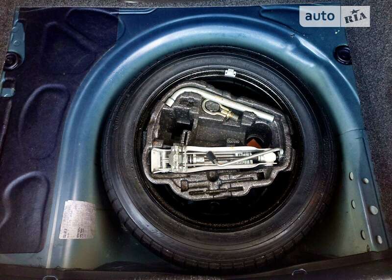 Хэтчбек Volkswagen Golf 2001 в Звягеле