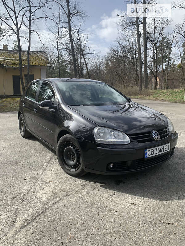 Хэтчбек Volkswagen Golf 2004 в Киеве