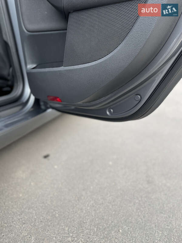 Хэтчбек Volkswagen Golf 2004 в Первомайске