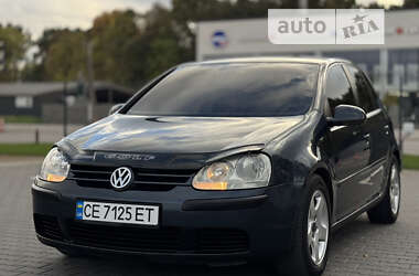 Хетчбек Volkswagen Golf 2005 в Чернівцях