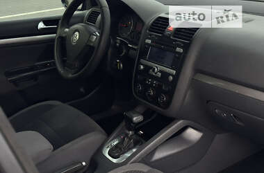 Хэтчбек Volkswagen Golf 2005 в Черновцах