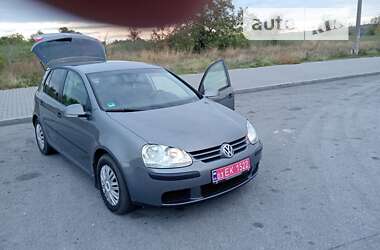 Хетчбек Volkswagen Golf 2005 в Запоріжжі