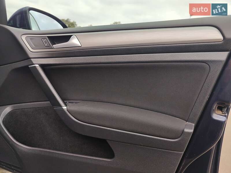 Універсал Volkswagen Golf 2016 в Сумах