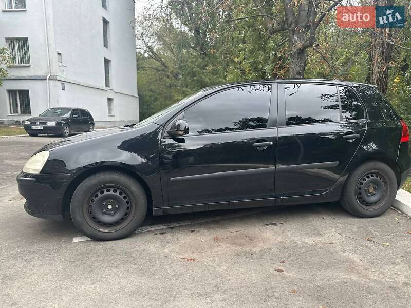 Хетчбек Volkswagen Golf 2006 в Києві