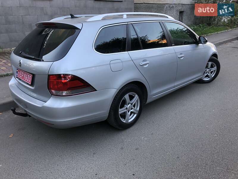 Универсал Volkswagen Golf 2012 в Луцке