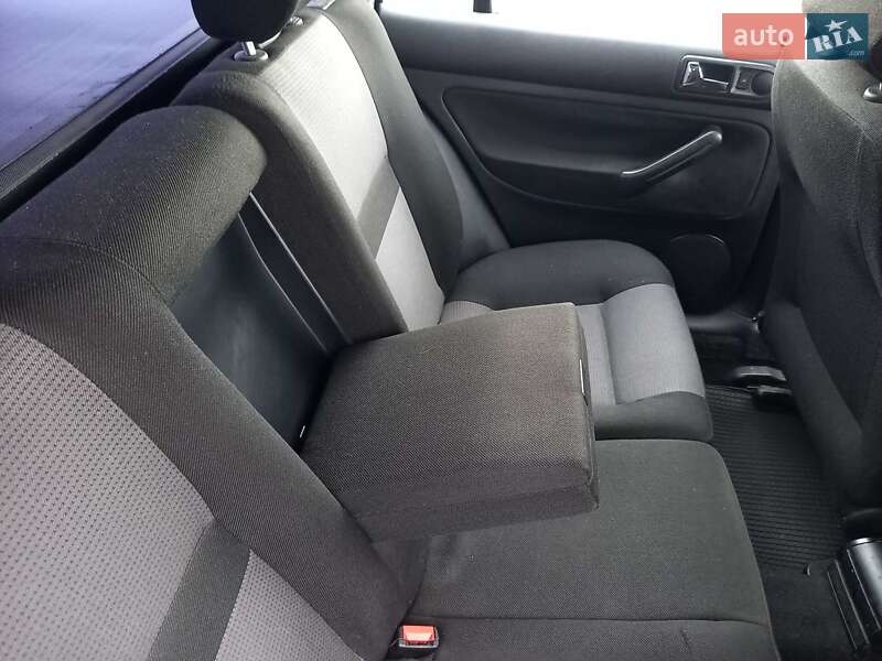 Універсал Volkswagen Golf 2001 в Черкасах