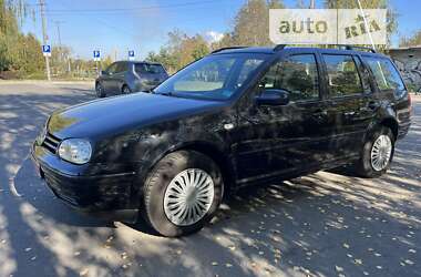 Універсал Volkswagen Golf 2003 в Рівному