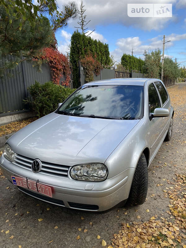 Хетчбек Volkswagen Golf 2002 в Ковелі