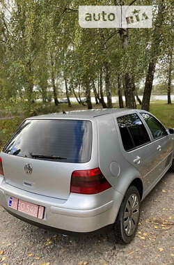 Хетчбек Volkswagen Golf 2002 в Ковелі