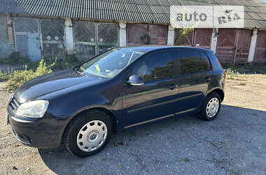 Хэтчбек Volkswagen Golf 2005 в Глухове