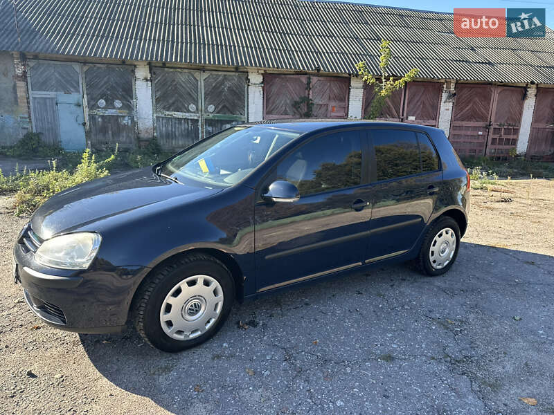Хетчбек Volkswagen Golf 2005 в 