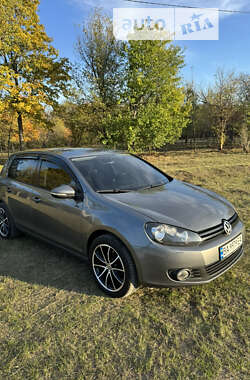 Хэтчбек Volkswagen Golf 2011 в 