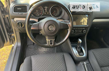 Хэтчбек Volkswagen Golf 2011 в 