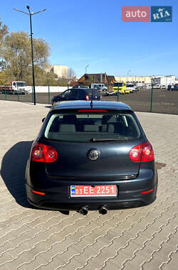 Хэтчбек Volkswagen Golf 2005 в Нововолынске