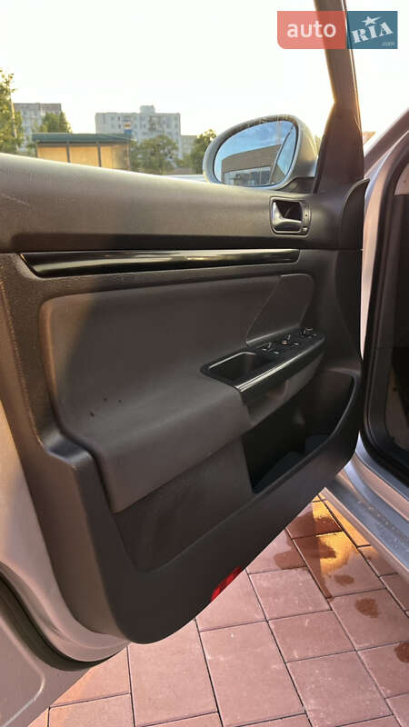 Універсал Volkswagen Golf 2010 в Нетішині