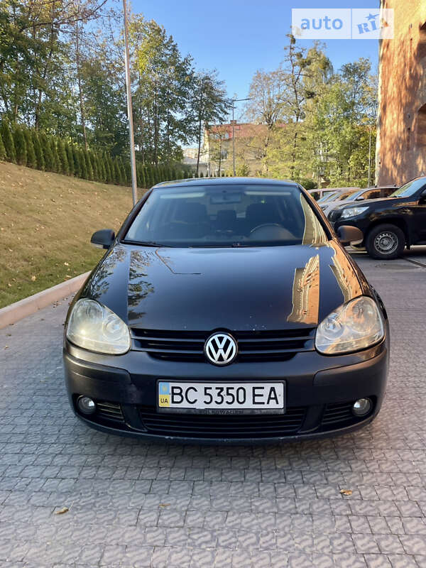 Хэтчбек Volkswagen Golf 2005 в Львове