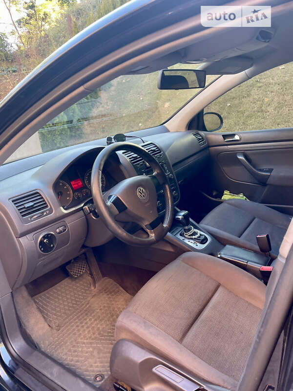 Хэтчбек Volkswagen Golf 2005 в Львове