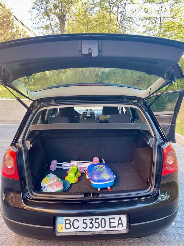 Хэтчбек Volkswagen Golf 2005 в Львове