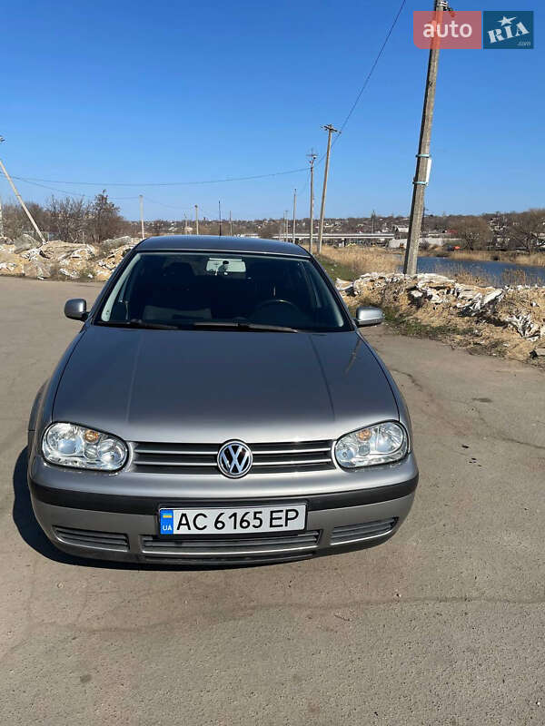 Volkswagen Golf 2003
