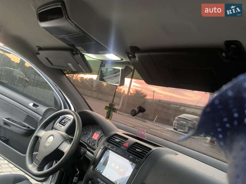 Хэтчбек Volkswagen Golf 2003 в Мукачево