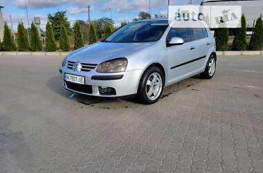 Хетчбек Volkswagen Golf 2004 в Сарнах