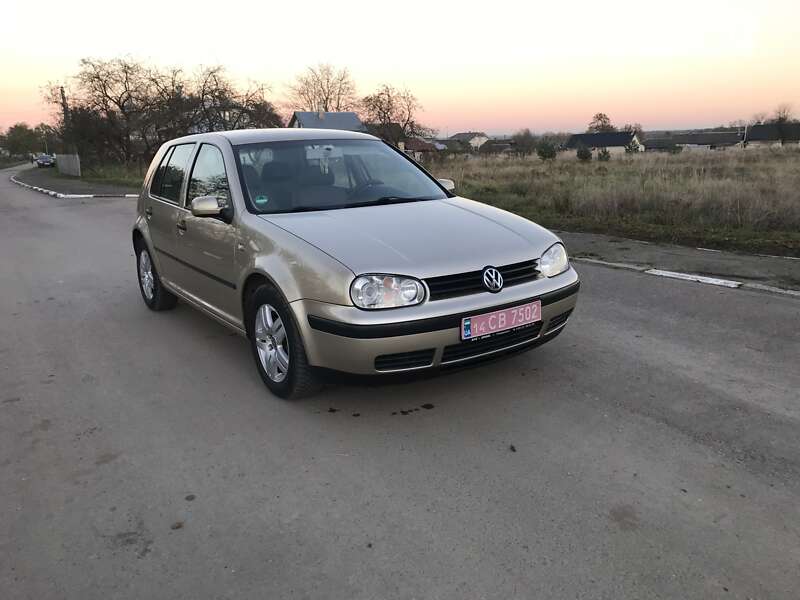 Хэтчбек Volkswagen Golf 2002 в Калуше