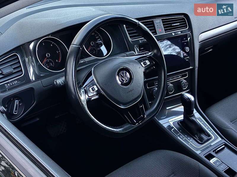 Універсал Volkswagen Golf 2020 в Вінниці