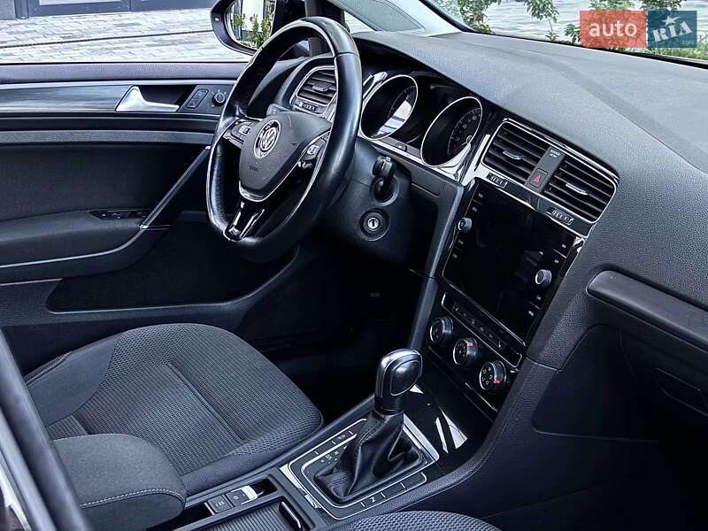 Універсал Volkswagen Golf 2020 в Вінниці