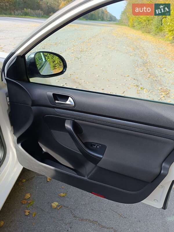 Універсал Volkswagen Golf 2012 в Кореці