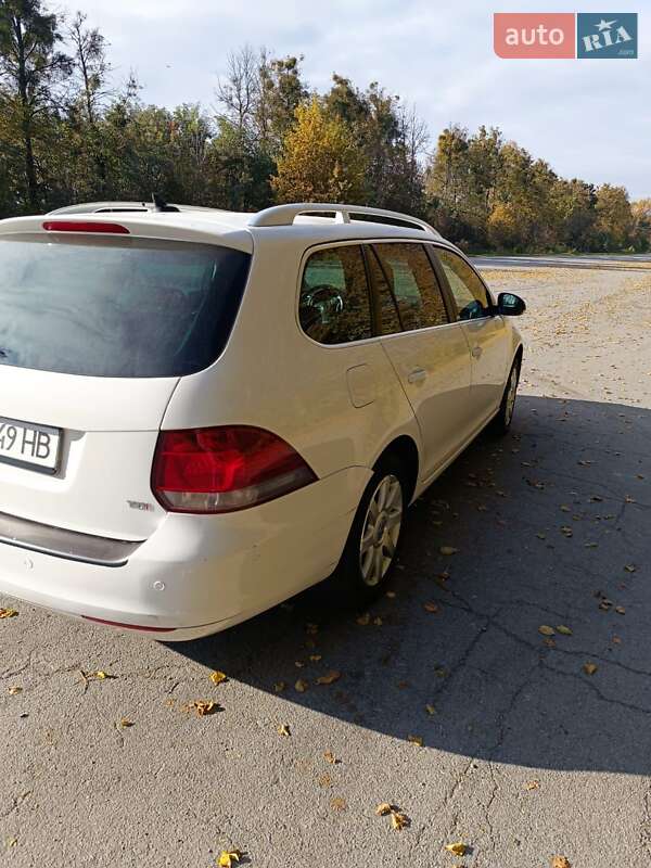 Універсал Volkswagen Golf 2012 в Кореці