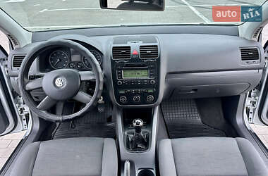 Хэтчбек Volkswagen Golf 2003 в Одессе