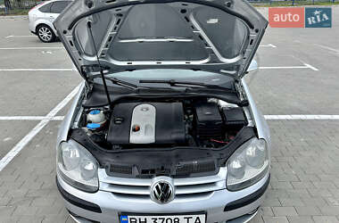 Хэтчбек Volkswagen Golf 2003 в Одессе