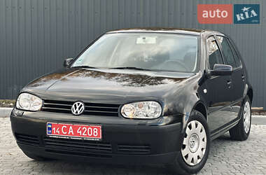 Хэтчбек Volkswagen Golf 2003 в Львове