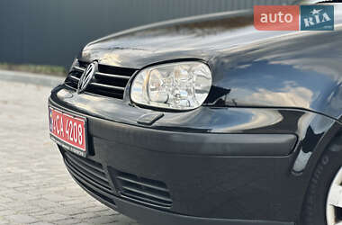 Хэтчбек Volkswagen Golf 2003 в Львове