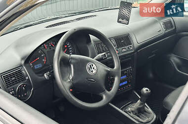 Хэтчбек Volkswagen Golf 2003 в Львове