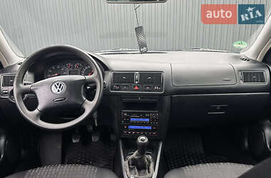 Хэтчбек Volkswagen Golf 2003 в Львове