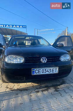 Хэтчбек Volkswagen Golf 2002 в Сторожинце