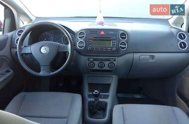 Хетчбек Volkswagen Golf 2005 в Вінниці