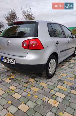 Хетчбек Volkswagen Golf 2004 в Чемерівцях