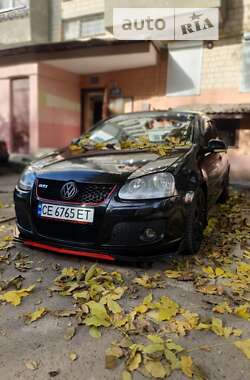 Хетчбек Volkswagen Golf 2004 в Чернівцях