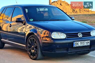 Хетчбек Volkswagen Golf 2003 в Рівному